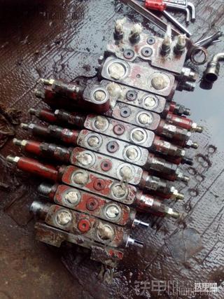 有小姨子看。。。玉柴55修理贴(分配阀） 新手维修篇一