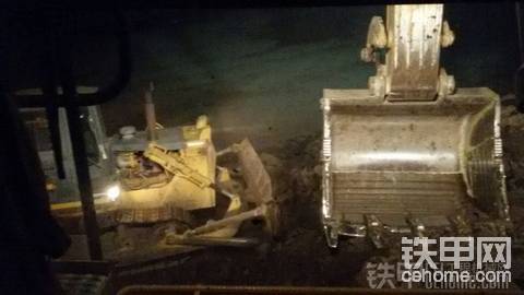 山推和卡特的铲斗