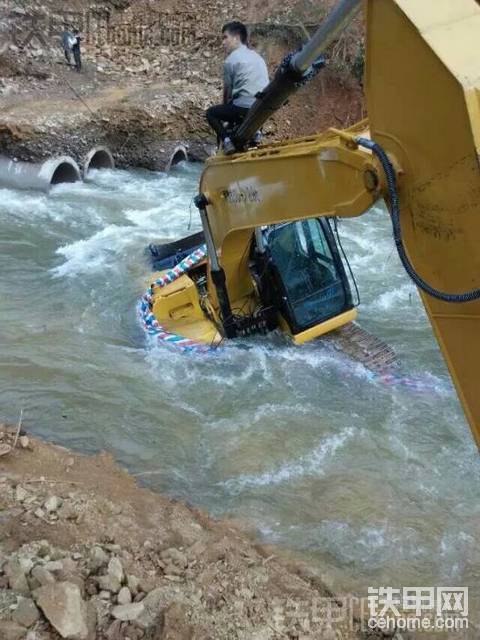 CAT323悲剧了 老板欲哭无泪