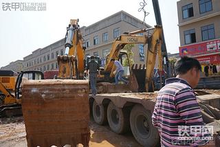 玉柴小挖：谁来拉我一把？ 小黑现场实拍故障机下板车【多图慎入】