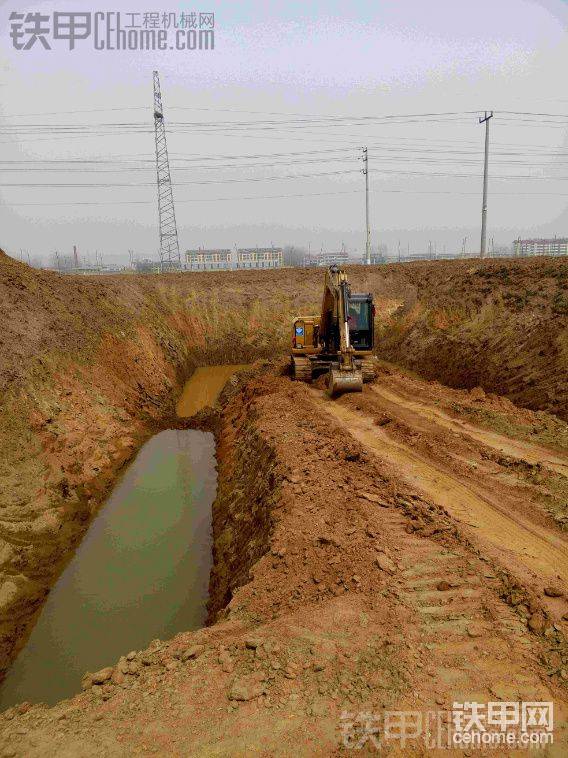 两边先挖走  就留中间一道路 