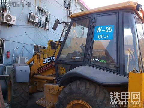 實拍JCB4CX 兩頭忙