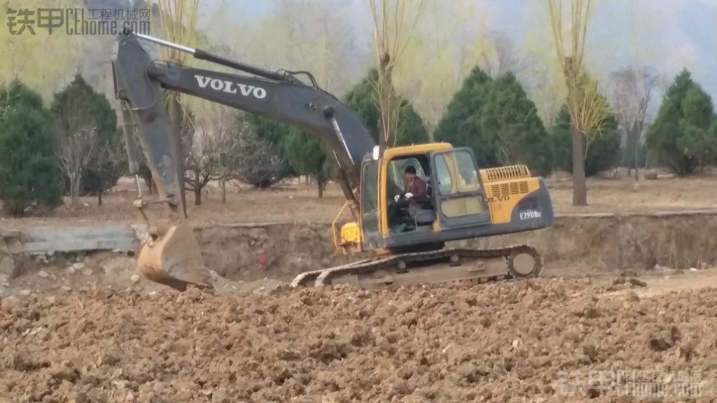 沃尔沃 EC210B 二手挖掘机价格 28万 10500小时