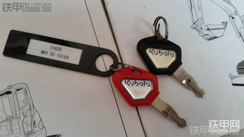 这是红钥匙和黑钥匙……本来两把黑钥匙，我弄丢一把！