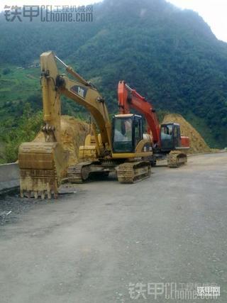 卡特、凱斯挖機油缸有黑黃之分？