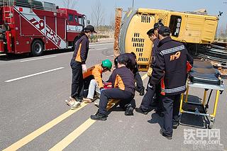 【沃尔沃】翻车事故+韩国奇葩挖机，你没见过吧？