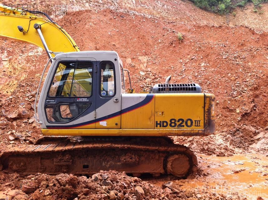 加藤 HD820III 二手挖掘机价格 52.5万 9000小时