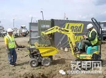 瞅這小挖機(jī)和這小小的自動(dòng)推車，歐洲的農(nóng)民干活怎么不輕松？
