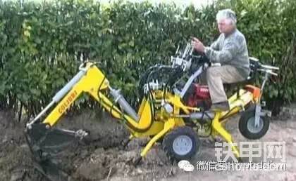 如果你家老頭在農(nóng)村刨土的時(shí)候也用的是這樣的小挖掘機(jī)，你還擔(dān)&#2