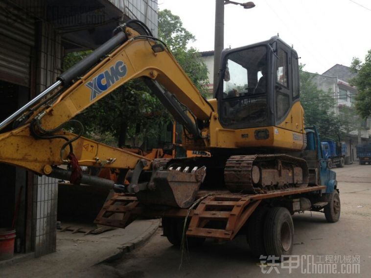 三一挖掘機(jī)155提車作業(yè)