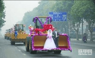 挖机手成为相亲大会上的抢手职业！