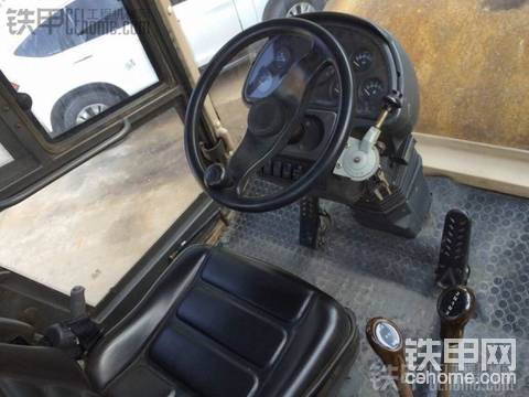 洛陽(yáng)路通2014年22噸壓路機(jī)出售轉(zhuǎn)讓 價(jià)格22萬(wàn)  300小時(shí) 全新車  13965017433