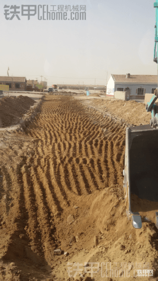 这么浅的路槽，挖着累，装车更累