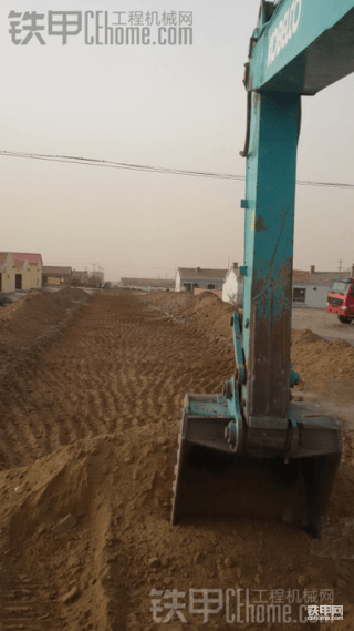 这么浅的路槽，挖着累，装车更累