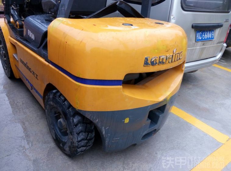 荔浦县转让龙工3吨柴油叉车一台
