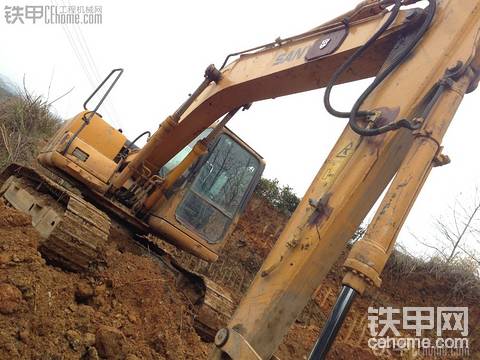 三一重工 SY135C-8 二手挖掘機(jī)價(jià)格 17.5萬(wàn) 7300小時(shí)