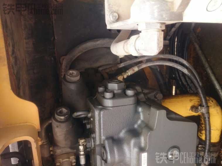这个液压泵上面哪个螺丝是排空气的？