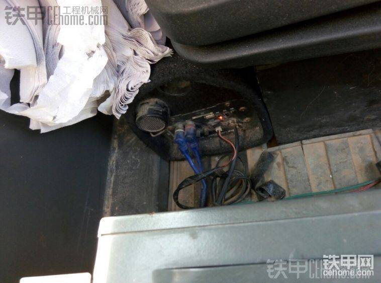 座椅后面可以方低音炮隧道型6寸刚刚好
