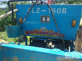 第一次看到收割機改挖機。。。佩服