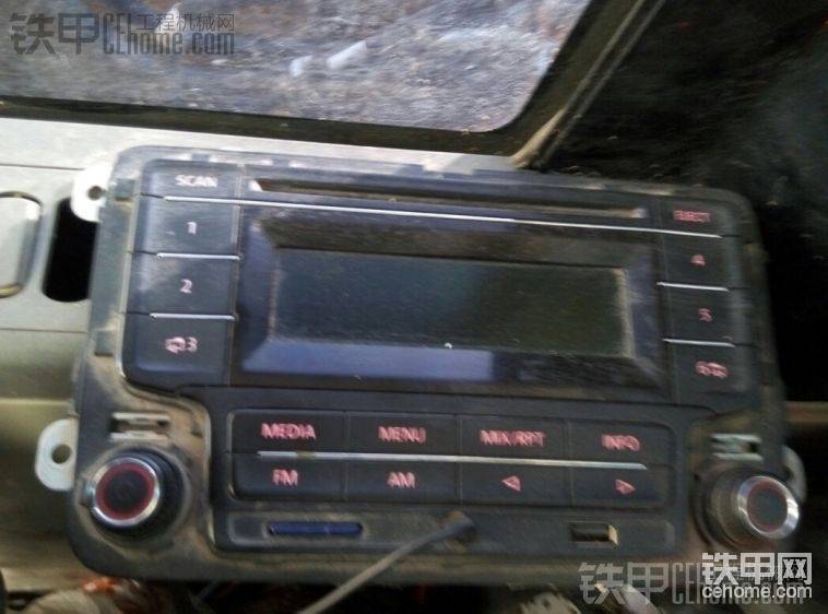 自己裝的CD機(jī)。