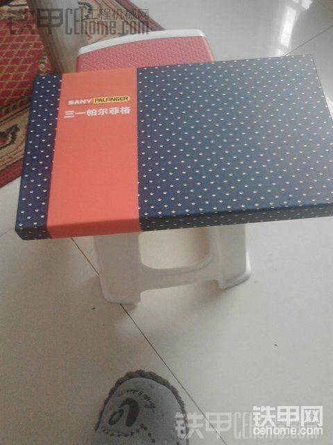 三一獎品來了，很漂亮，絲巾一
