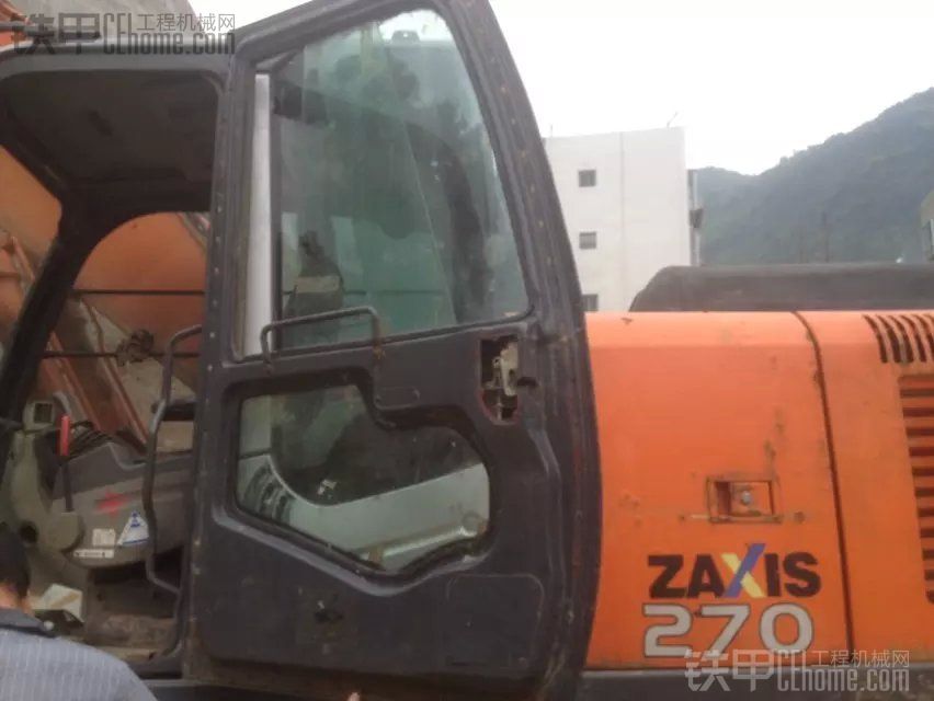 日立 ZX240-3 二手挖掘机价格 23.8万 9000小时