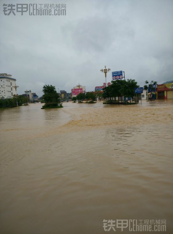 連續(xù)下雨 發(fā)洪水了