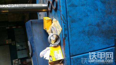 卡特D11T換履帶銷(xiāo)