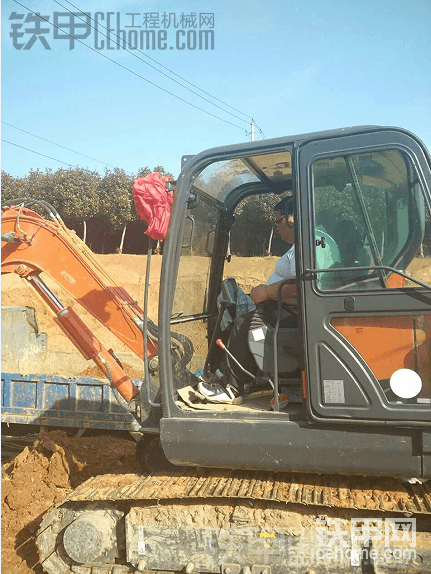 大師兄的DX60上去裝兩車，操作桿輕