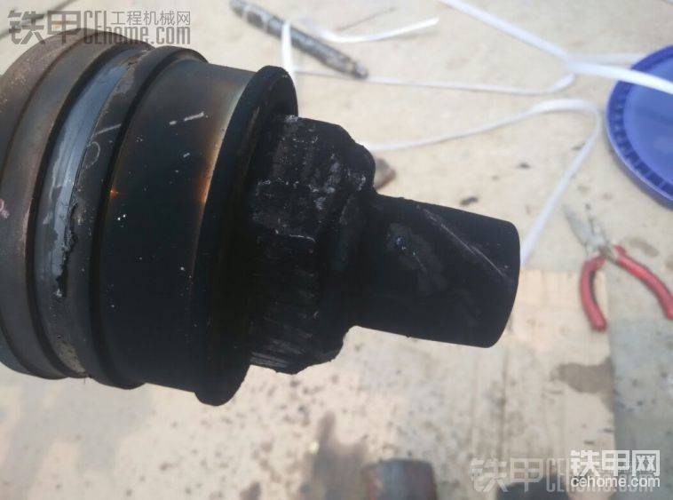 就這貨&nbsp;&nbsp; 都烤黑了也卸不下來(lái)
