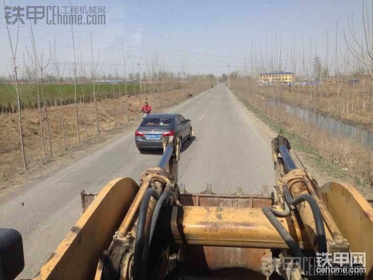路上基本上超我一個(gè)車都跟我按喇叭