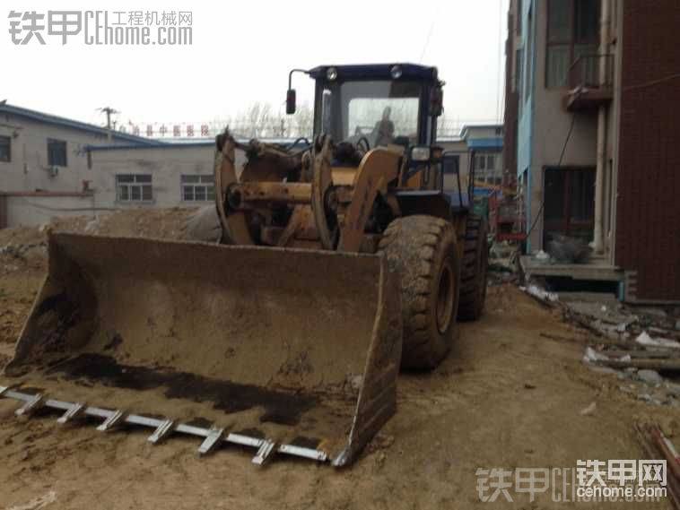 來(lái)個(gè)側(cè)臉照吧   
