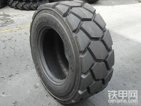 滑移裝載機(jī)輪胎