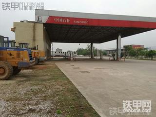 天天下雨没米下锅铲车3兄弟晒铁