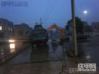 走叉！龙工八五的鞋爆了！费劲