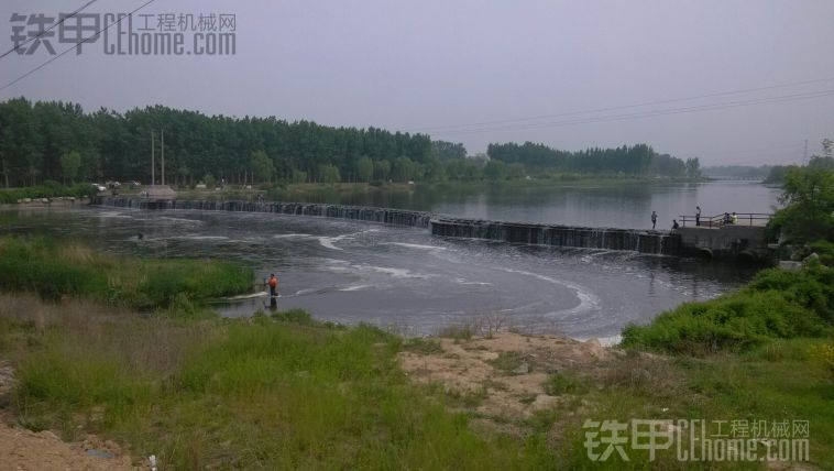 山東濰坊求購(gòu)卡特小松200型挖掘機(jī)