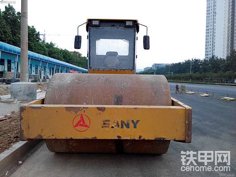 三一双驱压路机