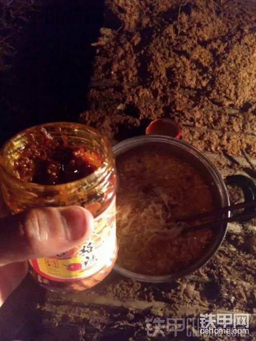 啥都沒(méi)有不能沒(méi)有辣椒醬，可惜不是老干媽牌子
