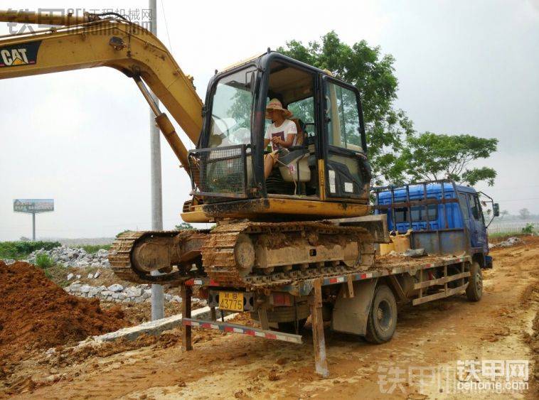 我老板下拖車
