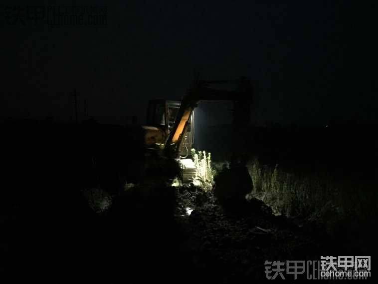 晚上開挖機干點小事，