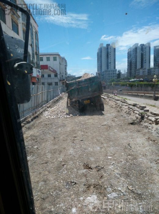 一場陣雨澆碎我的農(nóng)村地基夢，果斷換口