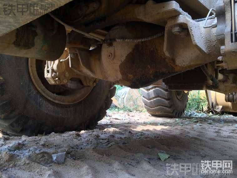 首保換的油，不是漏油