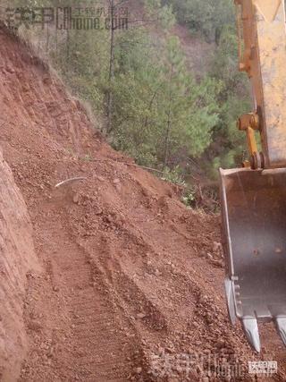 懸崖上開山路過去