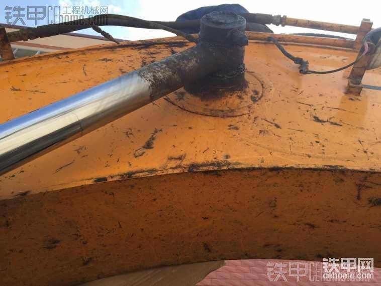 看到?jīng)]，圈圈下面，對面也裂了，還有一處在大臂頂端，沒拍照，&#2