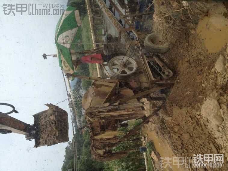 仍然用碎石机随便碎一下、就变成了成品角石了