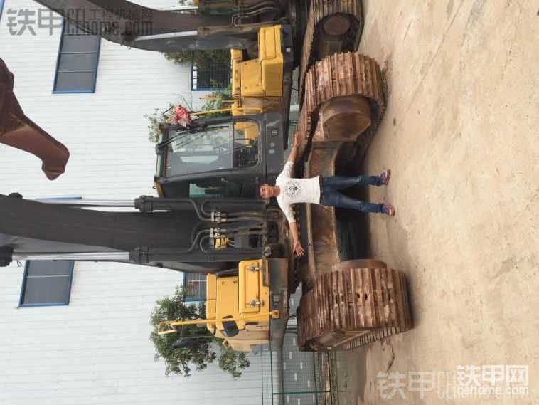 在Volvo公司看法務(wù)機，準備還買臺小挖機