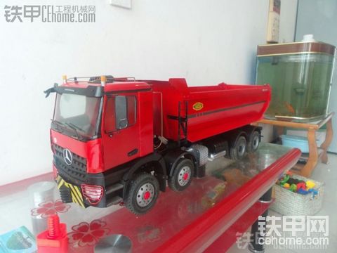 手工制作奔馳8＊4自卸車