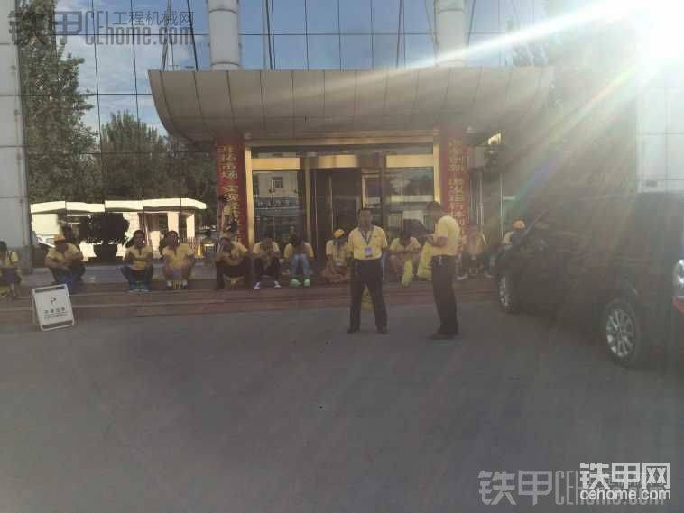 在酒店等待出發(fā)