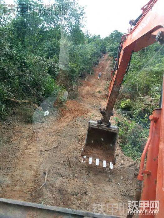 這車6-7年，鏈板變形老愛打滑下雨天遇到點坡怎么也上不了
