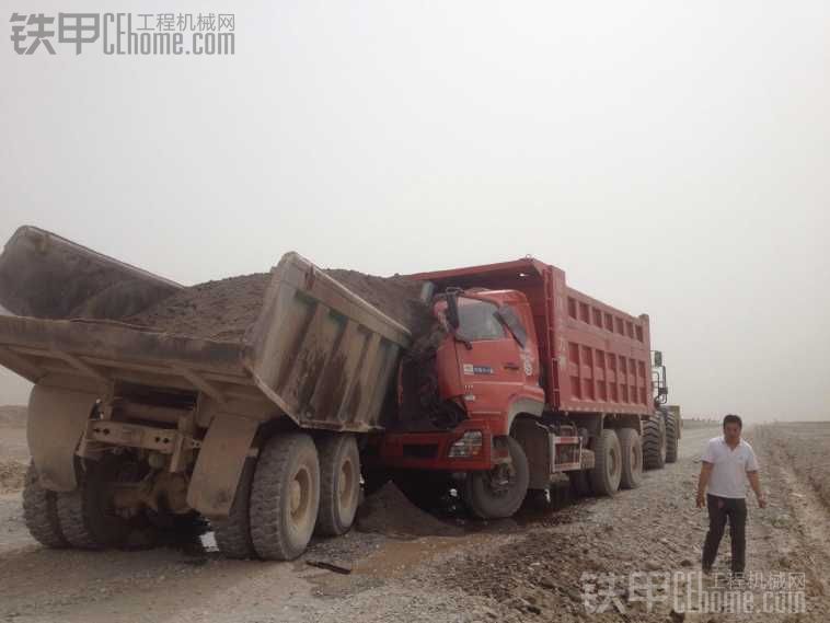 工地太无聊了'它们两个来个激情接